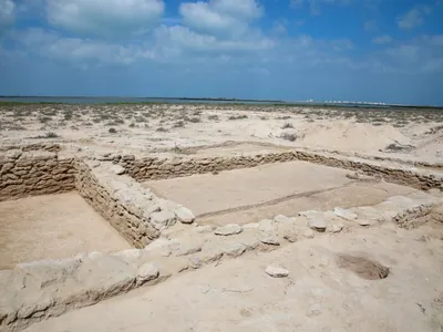 The ruins of structures in the newly discovered town on&nbsp;Siniyah Island