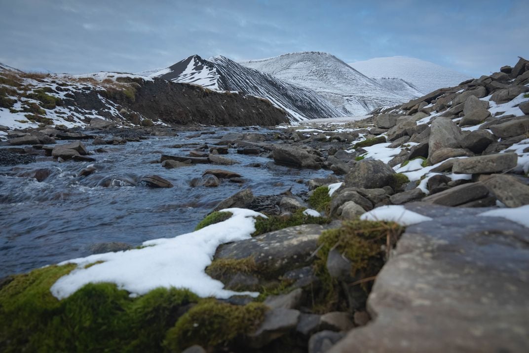 The landscape on the way to Reindalen features the types of ridges and slopes where reindeer like to graze during the winter.