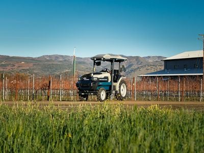 Driver-optional e-tractors promise to increase efficiency while cutting emissions.